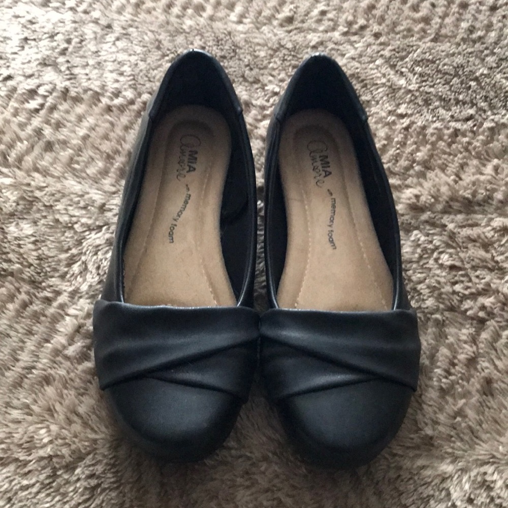 Extremely comfortable black flats